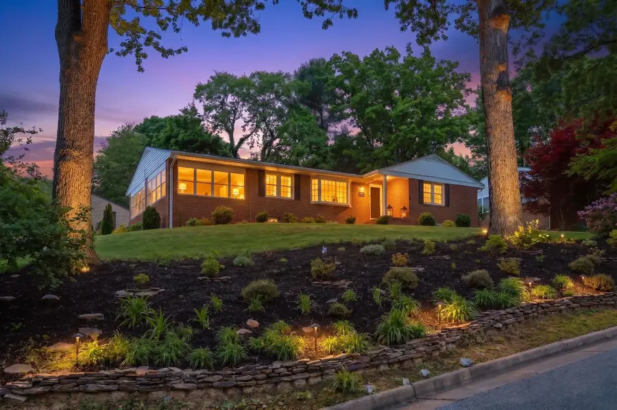 525 Robin St, Staunton, VA 24401 - #2