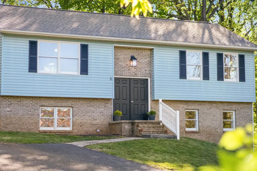 3 Sullivan St, Staunton, VA 24401 - #2