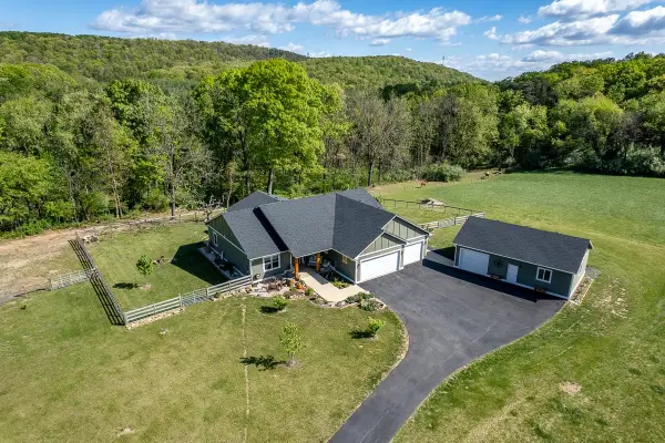 99 Mt Ida Ln, Staunton, VA 24401