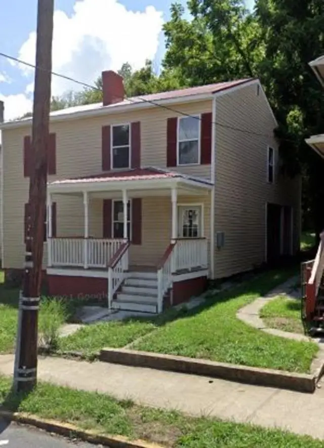 319 Roxbury St, Clifton Forge, VA 24422 - #3