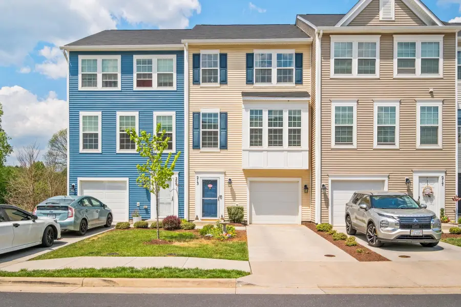 213 Willowshire Ct, Waynesboro, VA 22980 - #2