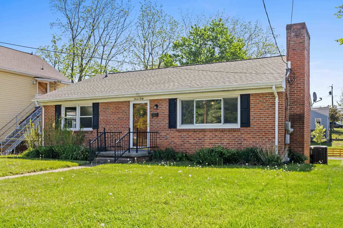 740 Sherwood Ave, Waynesboro, VA 22980 - #1