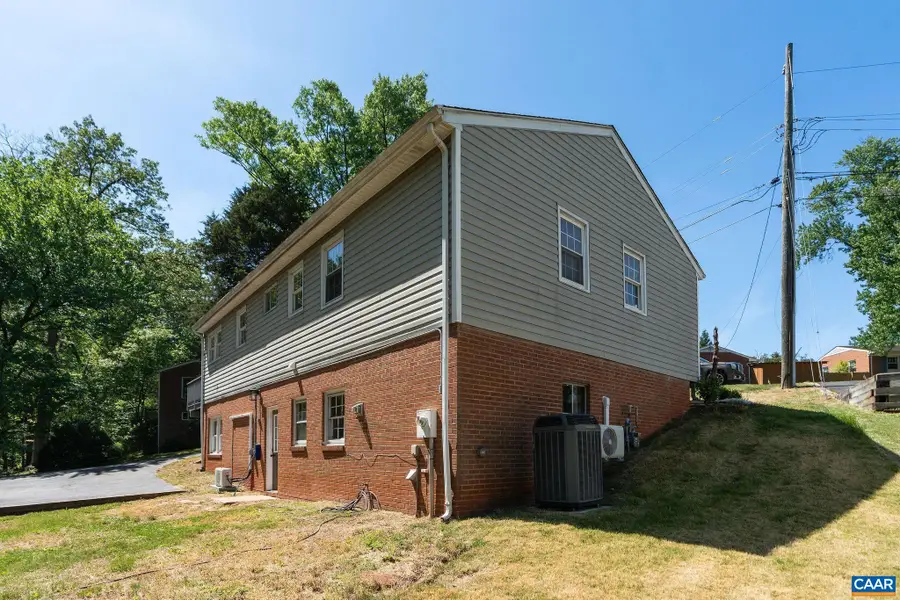 2208 Banbury St, Charlottesville, VA 22901 - #3