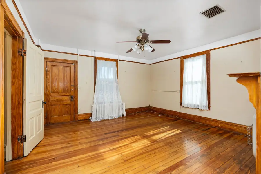 476 Walnut Ave, Waynesboro, VA 22980 - #2