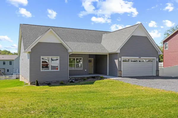 1960 Saw Mill Ct E, Mcgaheysville, VA 22840