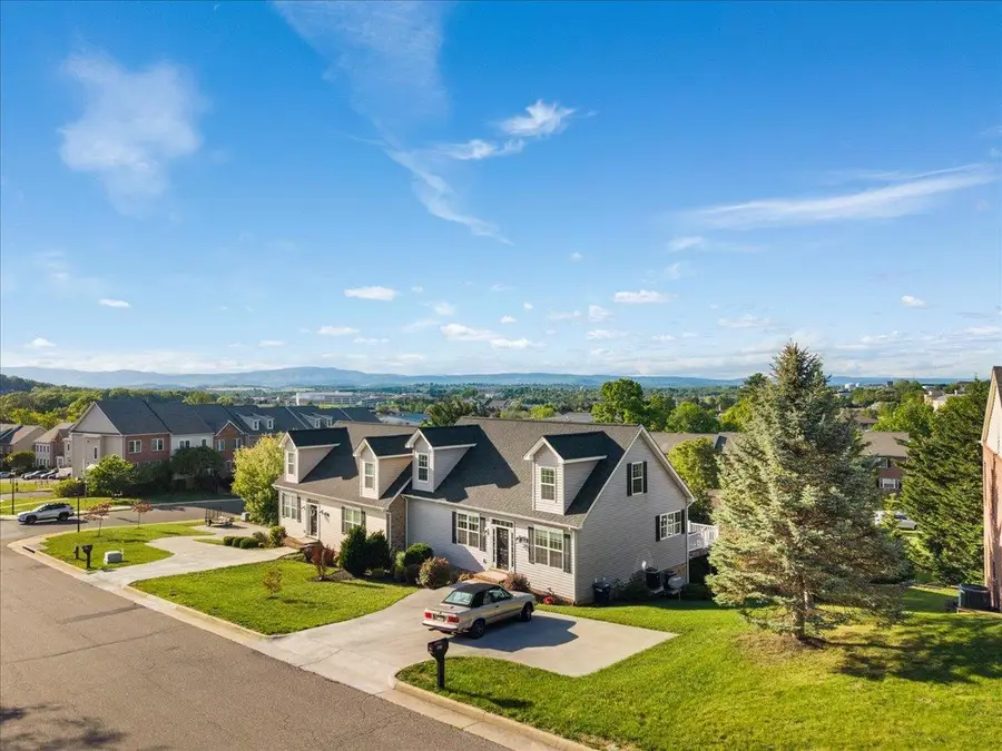 321 Blue Stone Hills Dr, Harrisonburg, VA 22801 - #2