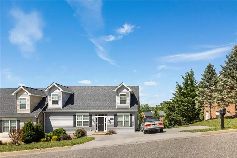 321 Blue Stone Hills Dr, Harrisonburg, VA 22801 - #3