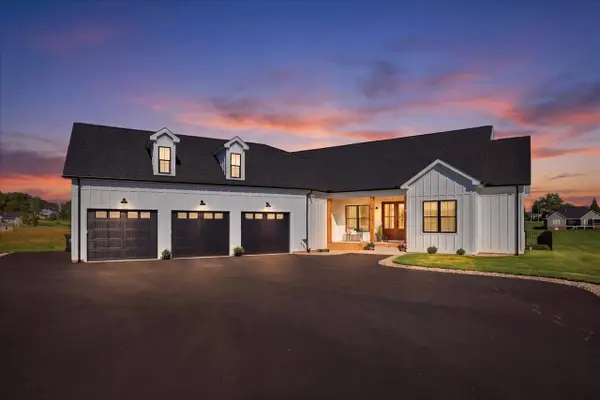 29 Sundown Dr, Waynesboro, VA 22980