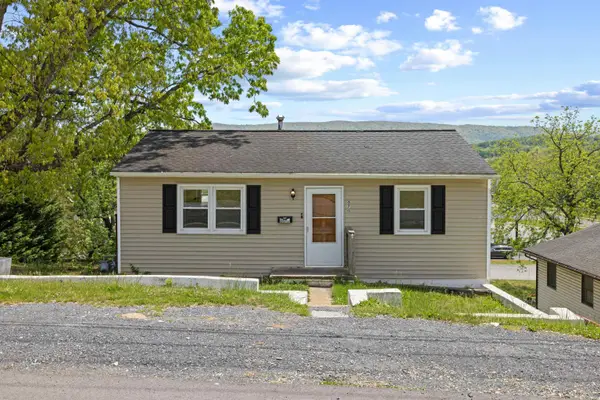 870 Fairfax Ave, Waynesboro, VA 22980