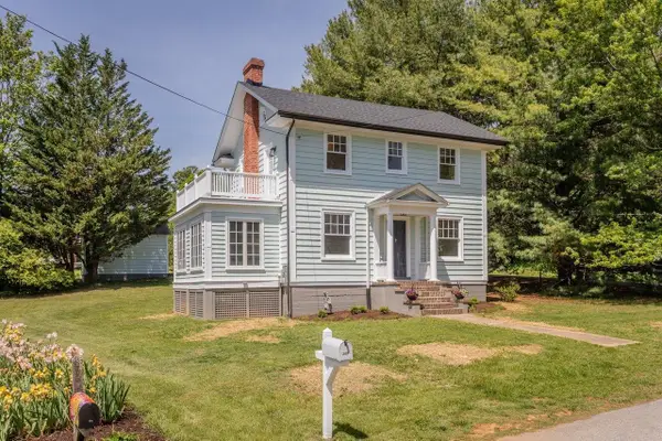 208 Lee St, Staunton, VA 24401
