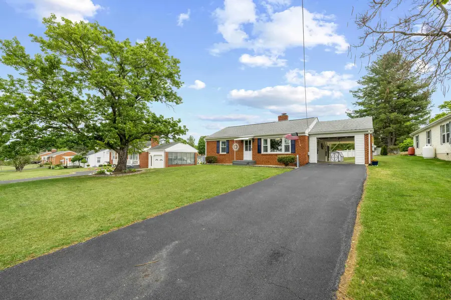 118 Stuart Ave, Stuarts Draft, VA 24477 - #2