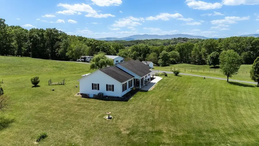 112 Guernsey Ln, Staunton, VA 24401 - #3