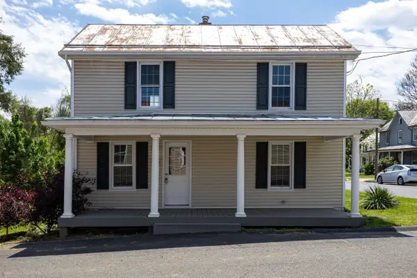 223 High St W, Woodstock, VA 22664
