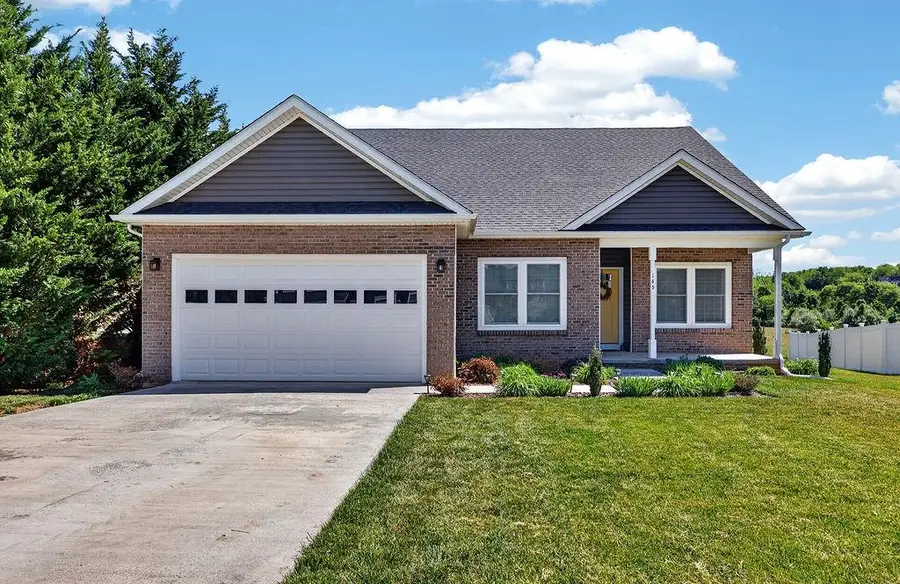145 Paige St, Waynesboro, VA 22980 - #3