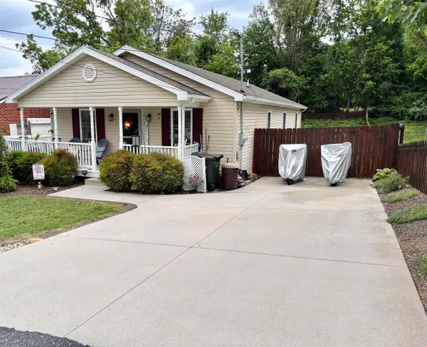 341A Campbell St, Staunton, VA 24401