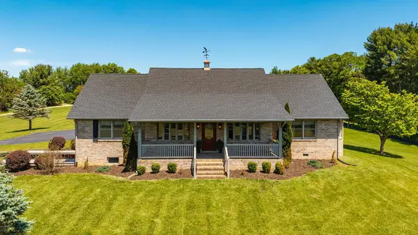 23 Entry School Rd, Waynesboro, VA 22980
