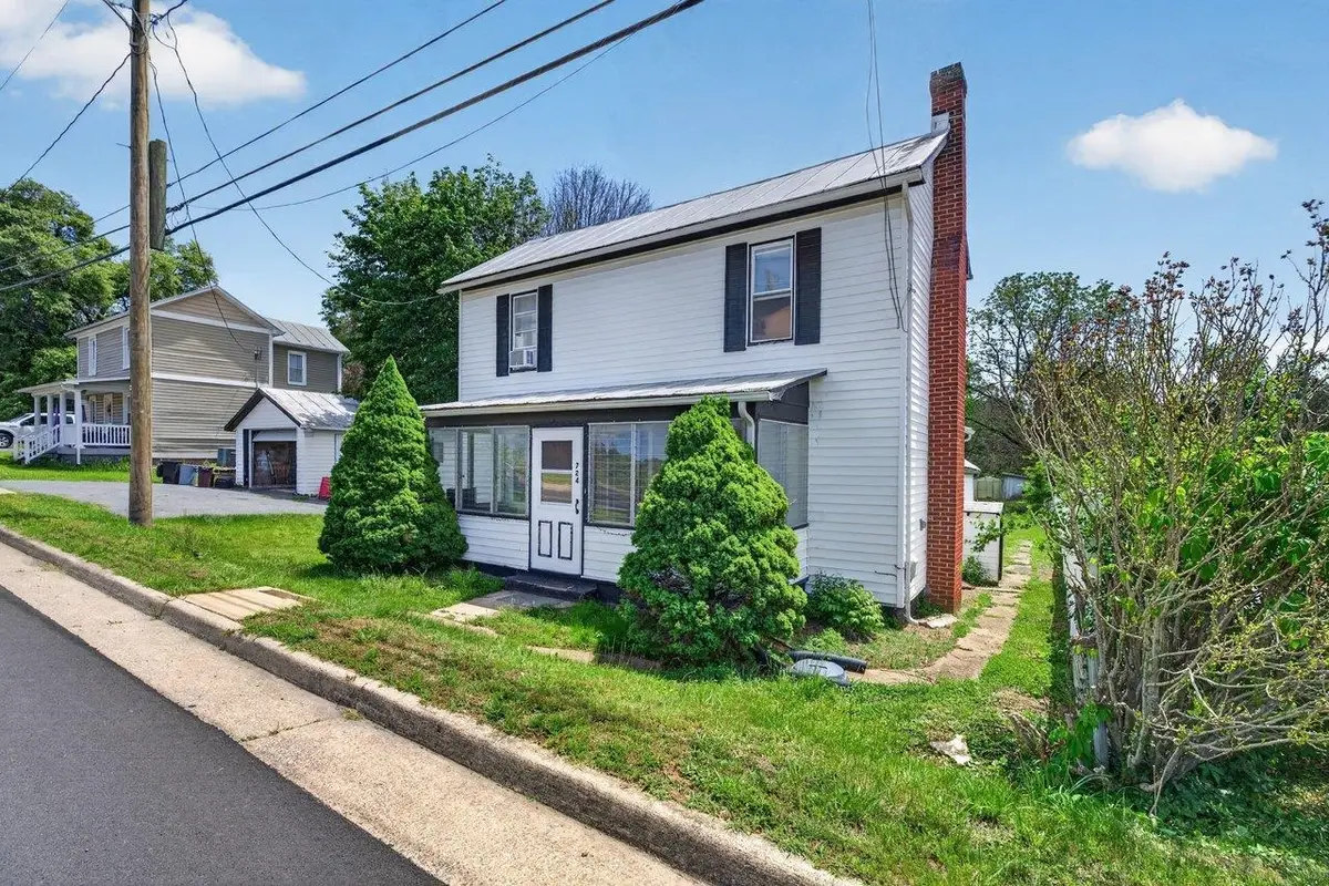 724 Newtown Rd, Elkton, VA 22827 - #1