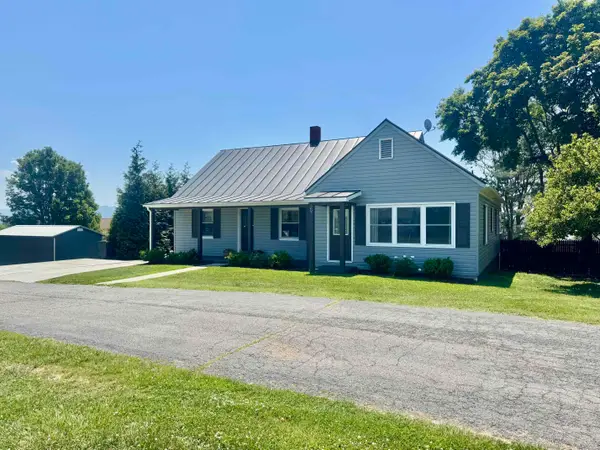 29 Maple Hill Ln, Weyers Cave, VA 24486