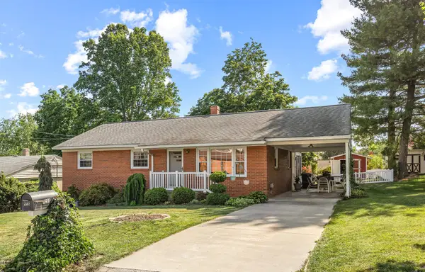 208 Tuxedo Rd, Staunton, VA 24401