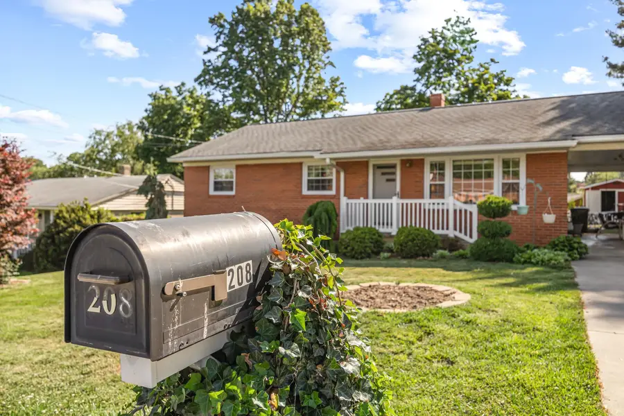 208 Tuxedo Rd, Staunton, VA 24401 - #2