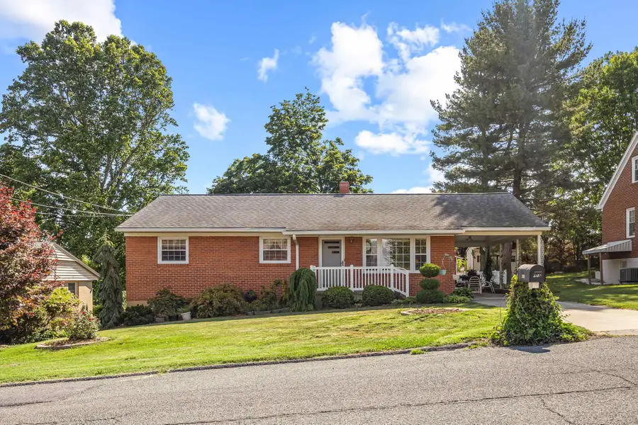 208 Tuxedo Rd, Staunton, VA 24401 - #3