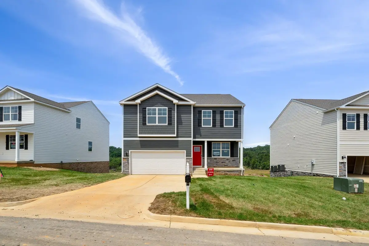565 Summercrest Ave, Waynesboro, VA 22980 - #1