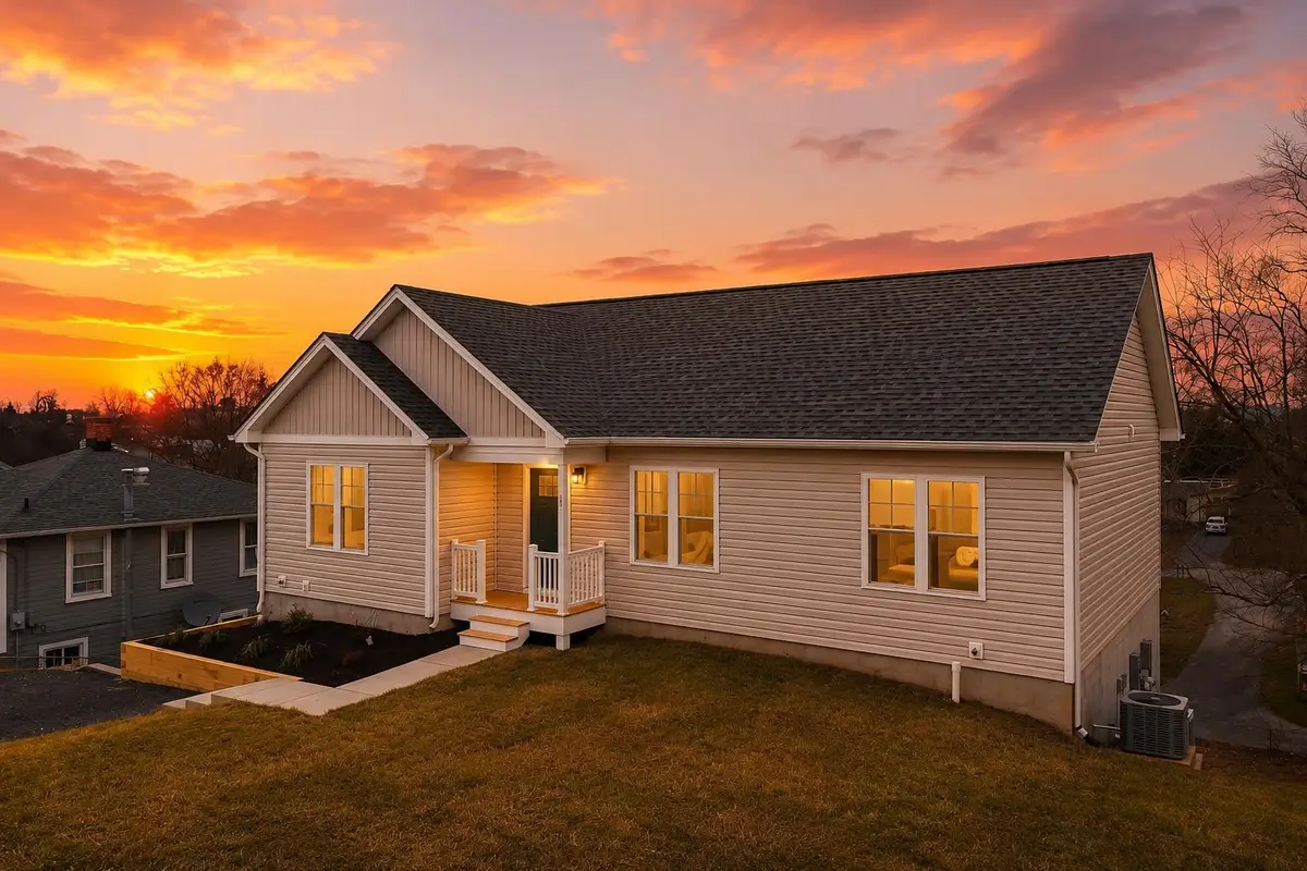 127 Waverley St S, Staunton, VA 24401 - #1