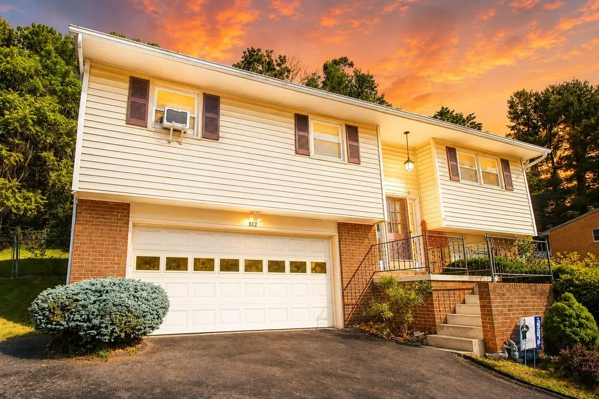 812 Coalter St N, Staunton, VA 24401 - #1