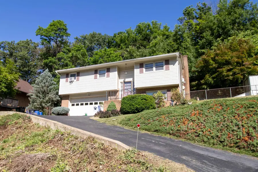 812 Coalter St N, Staunton, VA 24401 - #3