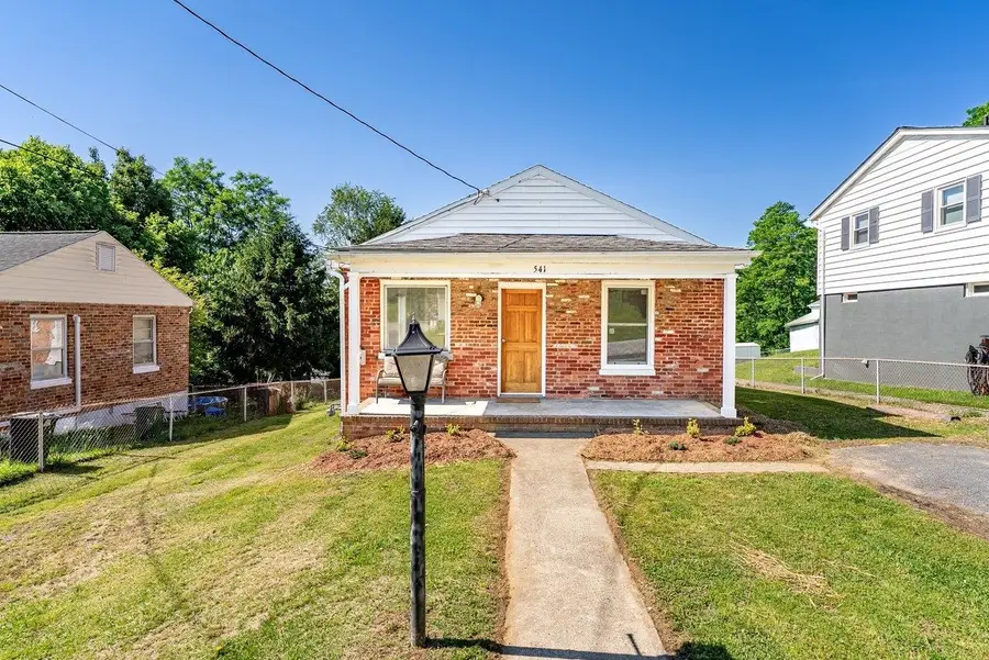 541 Hull St, Staunton, VA 24401 - #2