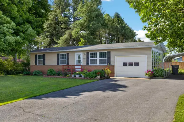 409 13th St, Grottoes, VA 24441