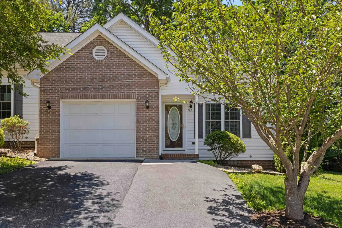 122 Collinswood Dr, Staunton, VA 24401 - #1