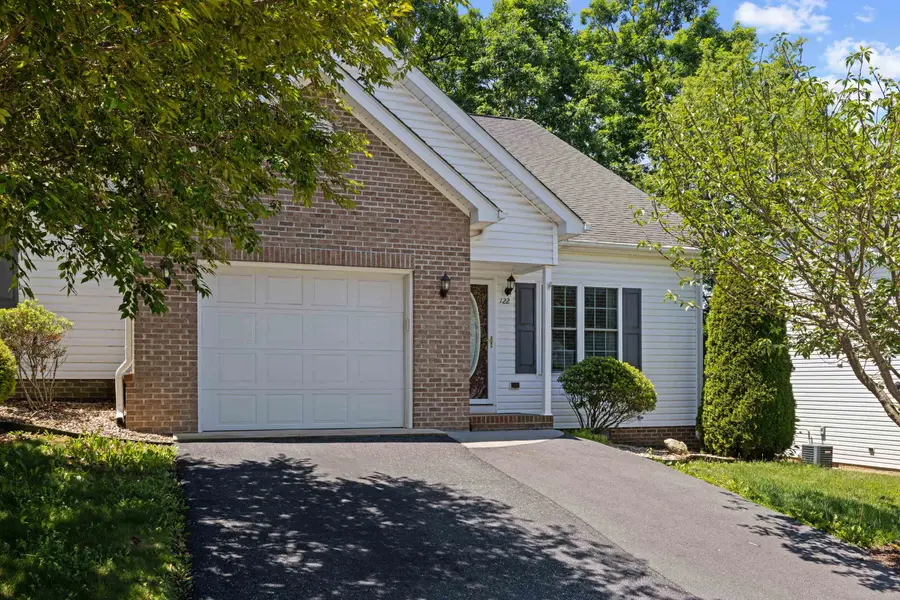 122 Collinswood Dr, Staunton, VA 24401 - #2