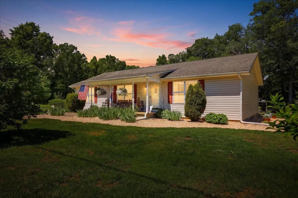 925 Mt Torrey Rd, Lyndhurst, VA 22952 - #1