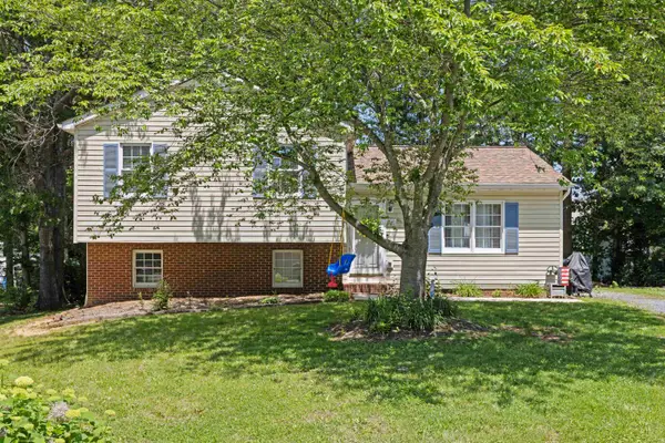 16 Kingston Ct, Stuarts Draft, VA 24477