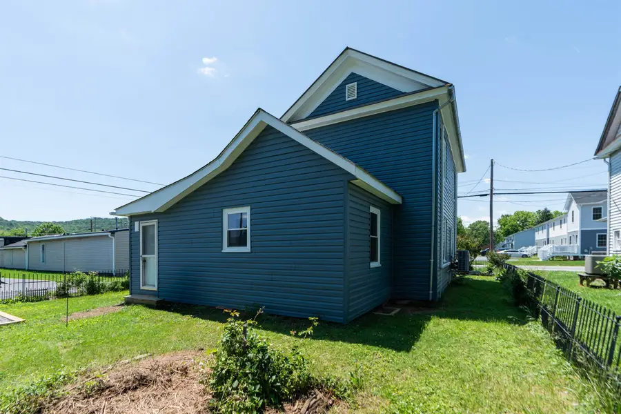 315 12th St W, Waynesboro, VA 22980 - #3