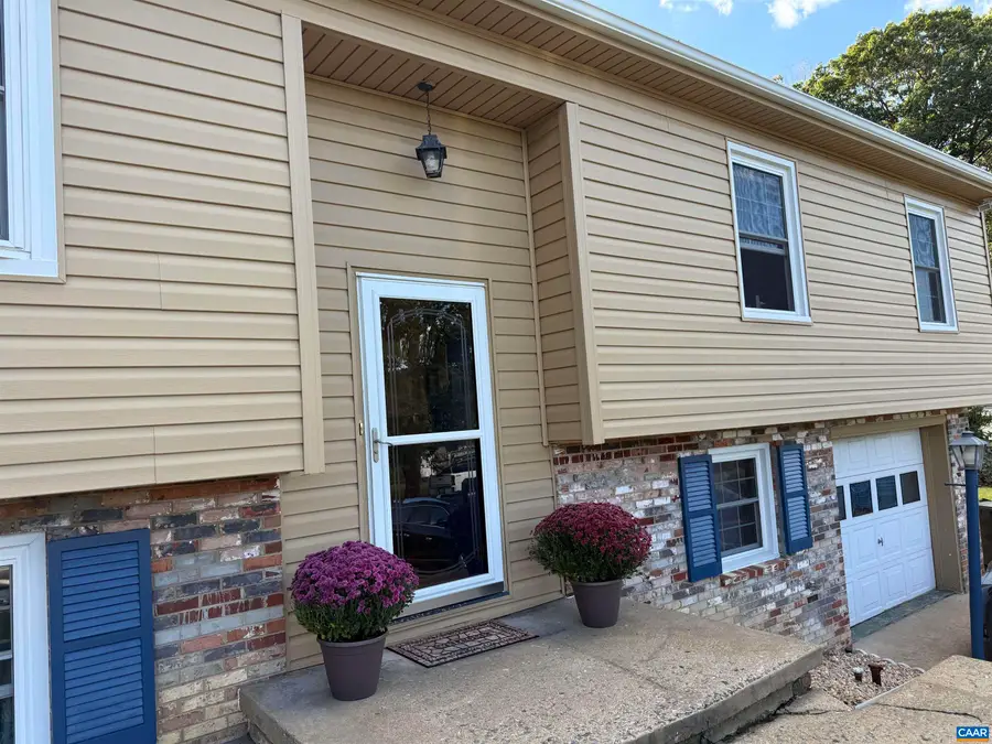 665 Gloria Pl, Staunton, VA 24401 - #2