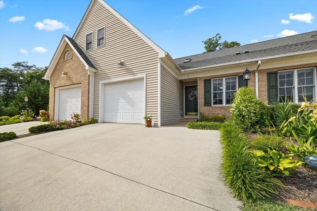 35 Hickory Nut Ln, Staunton, VA 24401 - #1