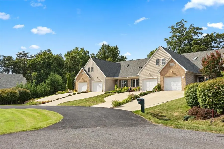 35 Hickory Nut Ln, Staunton, VA 24401 - #2