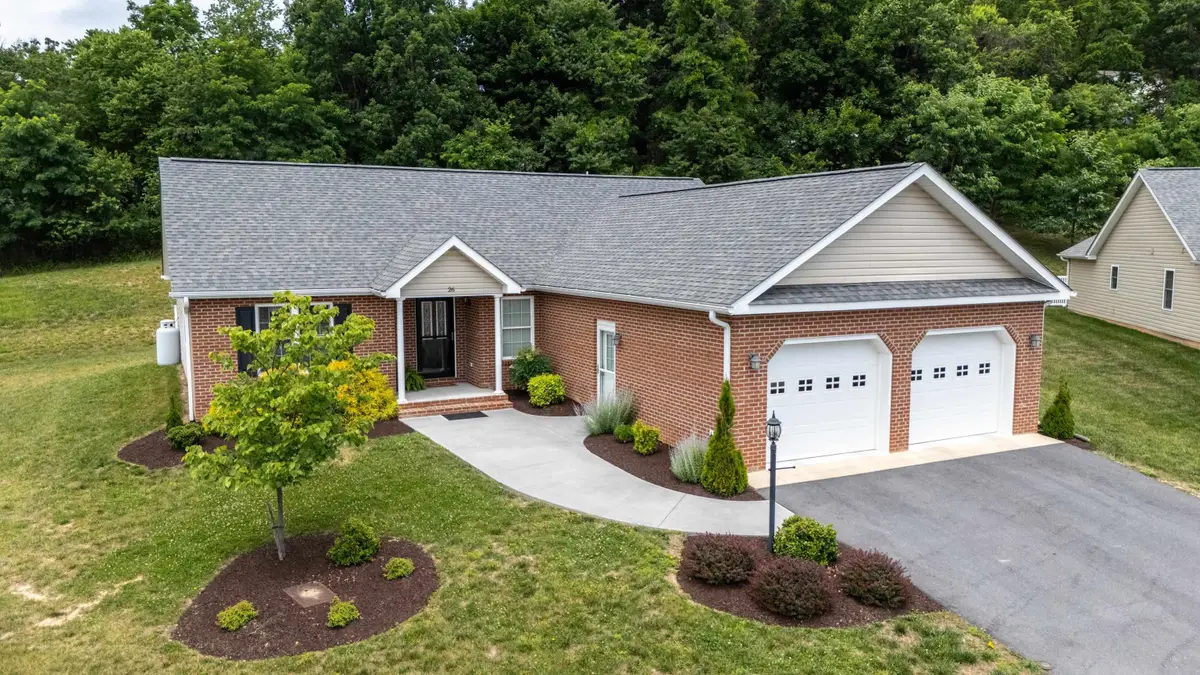 26 Oak View Dr, Staunton, VA 24401 - #1