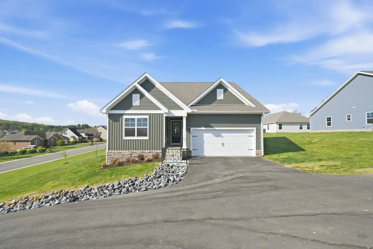 263 Heather Ln, Staunton, VA 24401 - #1