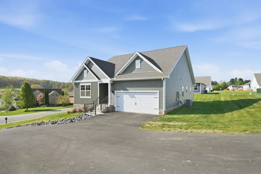 263 Heather Ln, Staunton, VA 24401 - #2