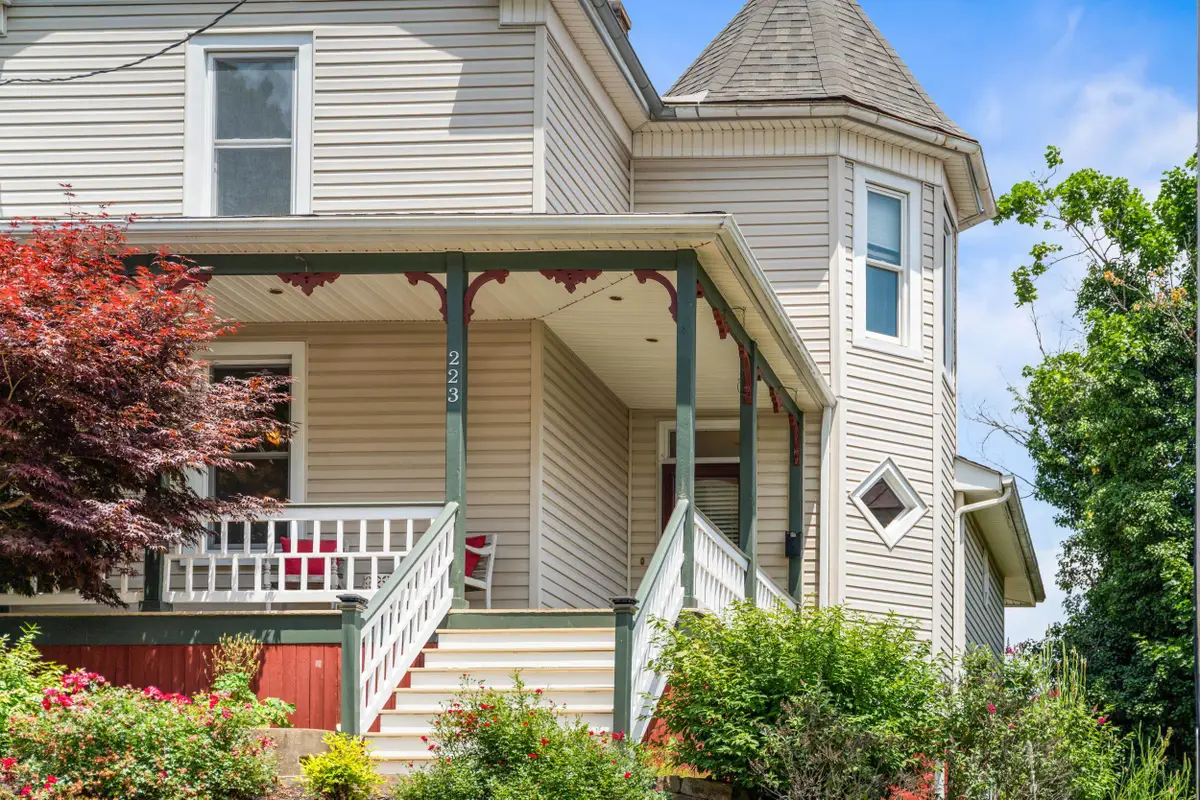 223 Madison Pl N, Staunton, VA 24401 - #1