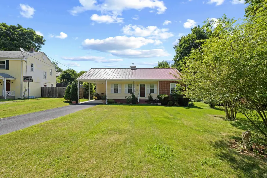 506 College Cir, Staunton, VA 24401 - #3