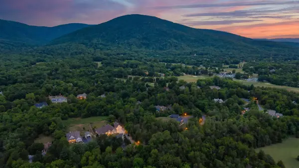 717 Cedar Meadow Dr, Nellysford, VA 22958