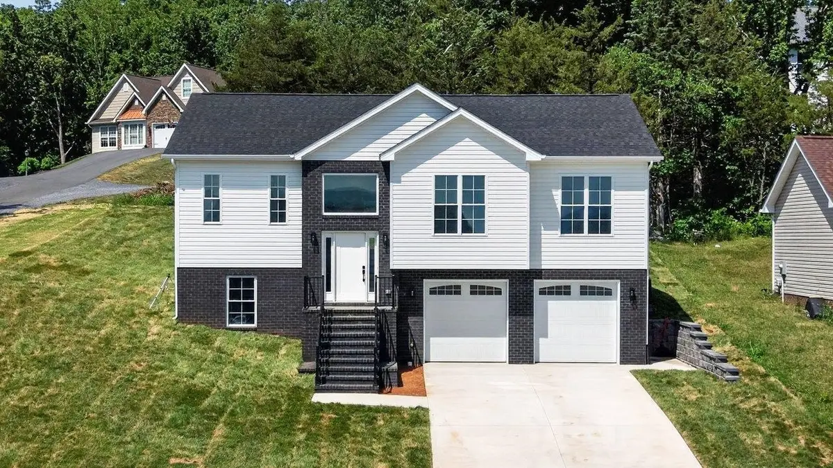 211 Suffolk Dr, Rockingham, VA 22801 - #1