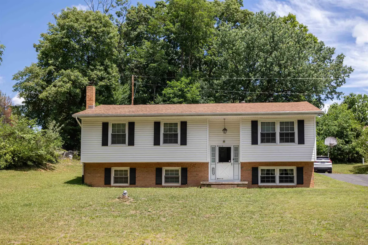 2513 Knollwood Dr, Staunton, VA 24401 - #1