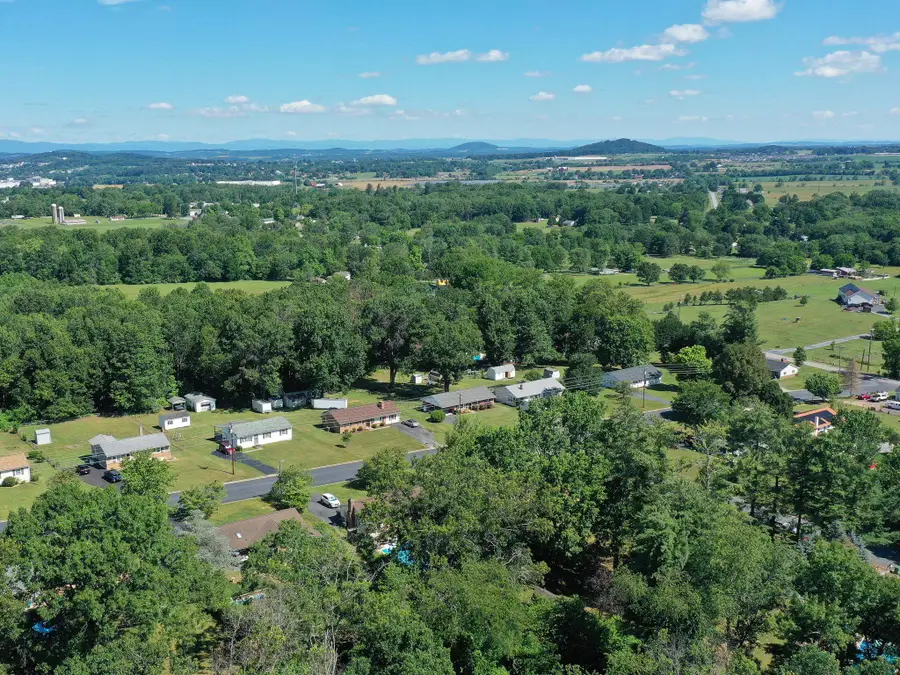 39 View Dr, Stuarts Draft, VA 24477 - #3