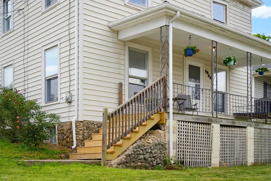 2202 Poplar St, Staunton, VA 24401 - #2