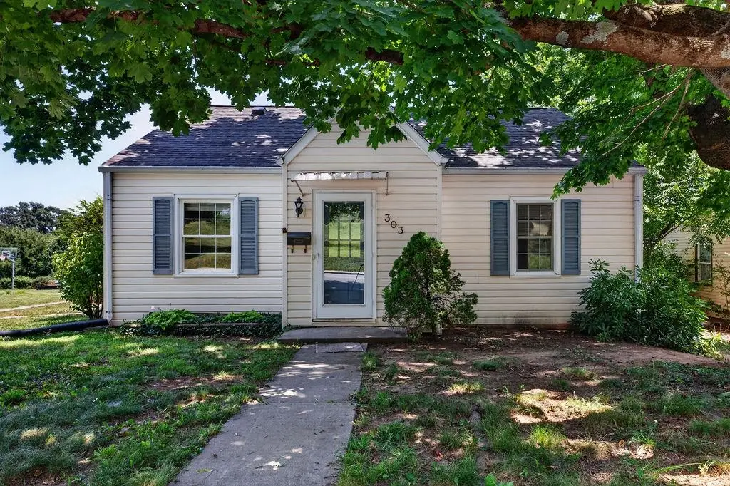 303 Grubert Ave, Staunton, VA 24401 - #1
